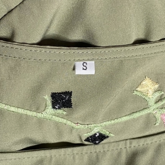 CURVEDREAM Floral Embroidery Tiered Midi Dress - Picture 9 of 11